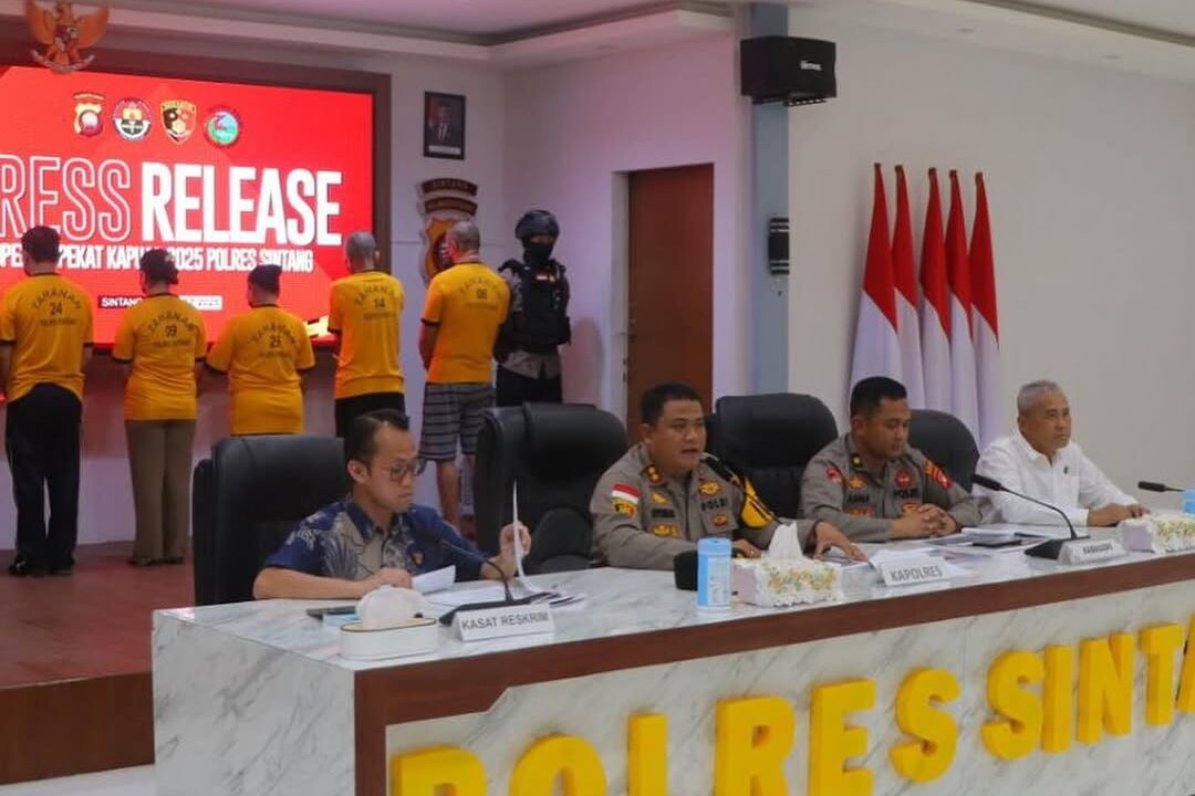Operasi Pekat Kapuas 2025: 7 Tersangka Diamankan, Ribuan Botol Miras Disita