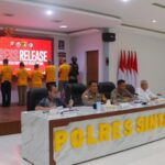 Operasi Pekat Kapuas 2025: 7 Tersangka Diamankan, Ribuan Botol Miras Disita